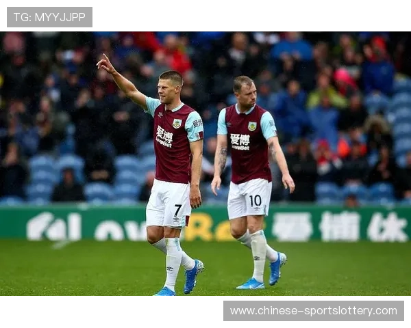 爱德华斯中柱憾失良机,伯恩利锋线效率待提升 爱德华斯中柱憾失良机,伯恩利锋线效率待提升